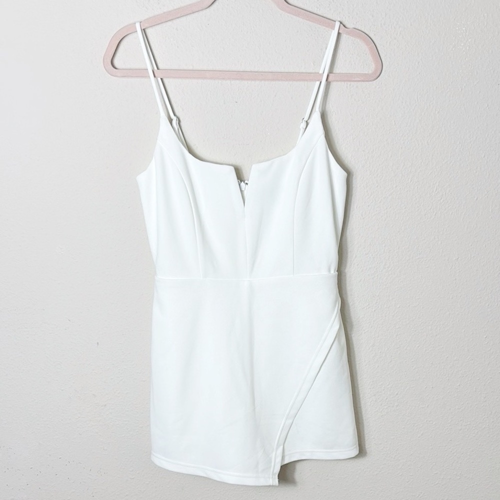Lulus Cheers to Chic White Notched Sleeveless Skort Romper size Small - Picture 5 of 16